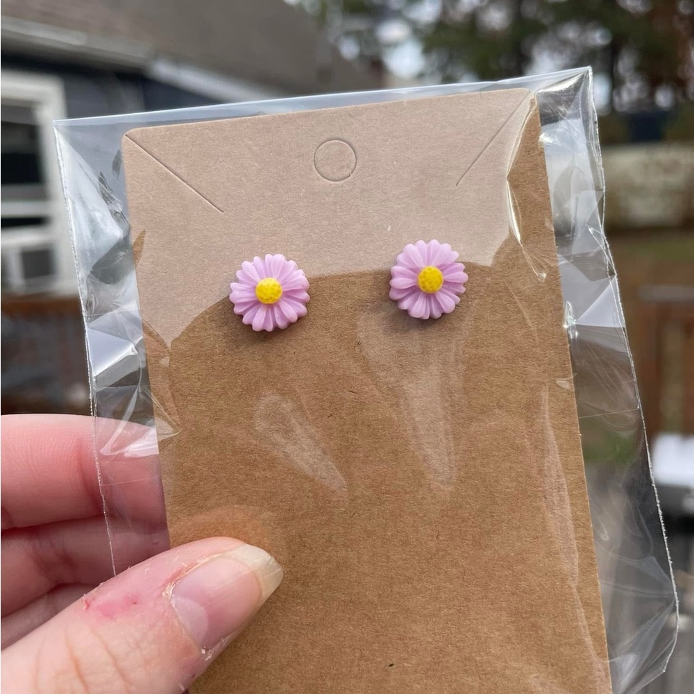 Hand-pieced Purple Daisy Flower Stud Earrings